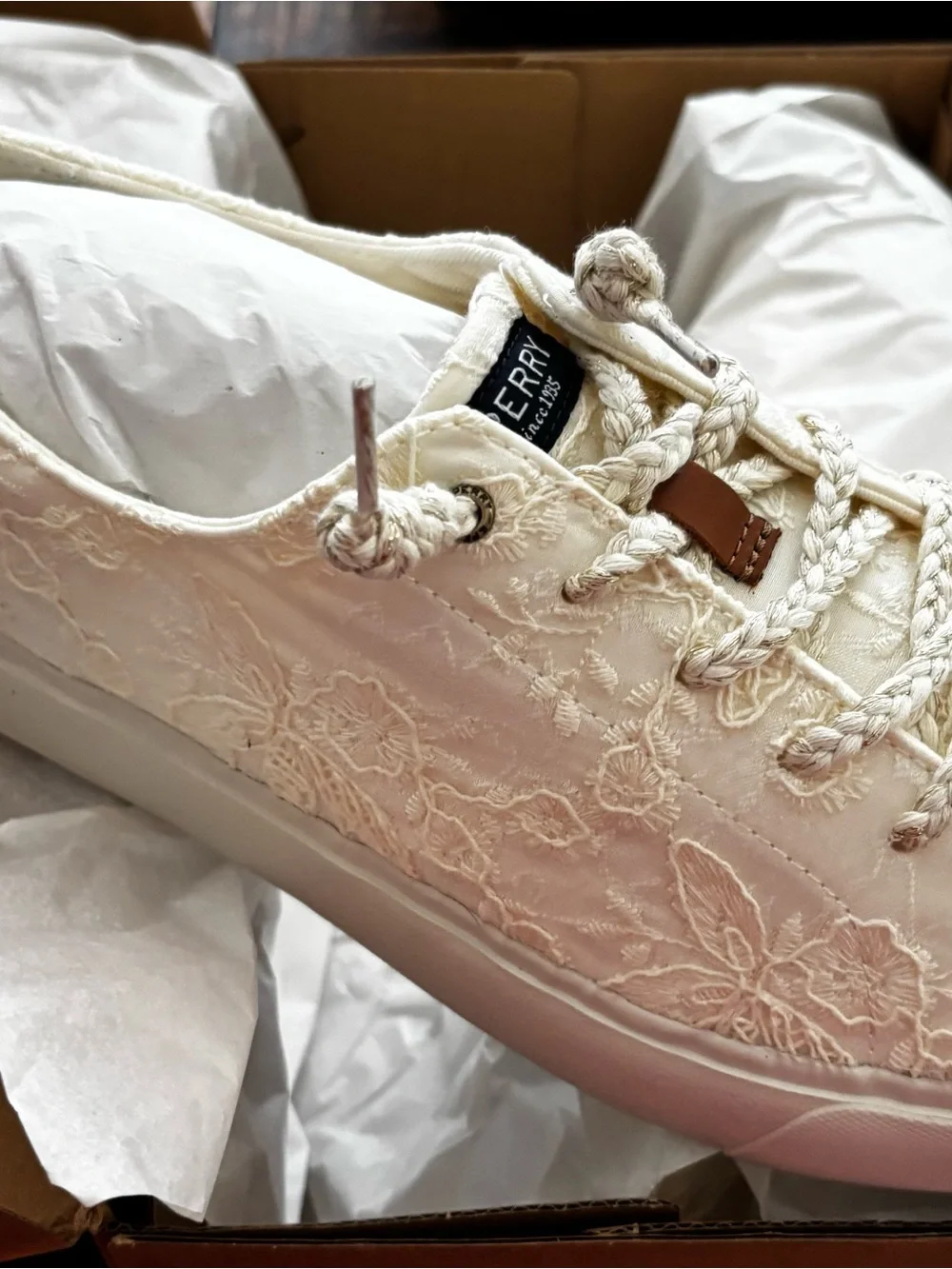 Sperry sneaker Cove lace sz 9.5 New